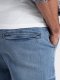 Ombre Spodnie męskie jeansowe CARROT FIT - jasnoniebieskie V2 OM-PADP-0117 XL 5