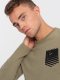 Ombre Longsleeve męski z printem w kształcie kieszonki - oliwkowy V2 OM-LSPT-0118 L 1