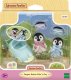 Figurka Epoch SYLVANIAN Pingwinki w samochodzie 05695 17