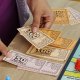 Monopoly Boardgame Knockout (In Finnish lang.) 11