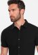 Ombre Dzianinowa koszula męska slim fit z krótkim rękawem i kołnierzykiem  czarna V4 OM-SHSS-0100 XXL 1