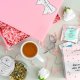 Cup&You Zestaw prezentowy dla mamy z herbatą "Dziękuję, że jesteś". Box dla Mamy z herbatą, najlepszy pomysł na prezent upominek na Dzień Matki - zaparzacz, kubek, zestaw herbat, mydlane róże 12