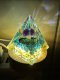 Piramida ORGONIT +LED Lampka PODSTAWA 5cm KRYSZTAŁ KAMIENIE AMULET 5cm HX12 8