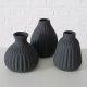 Wazon ceramiczny w prążki ESKO, czarny mat 1