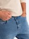 Męskie jeansowe spodnie CARROT FIT z delikatnymi przetarciami  niebieskie V1 OM-PADP-0162 XL 3