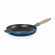 Le Creuset Cuguna panna ar koka rokturi O28cm zila 0024147324386 1