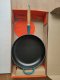 Le Creuset Cuguna panna ar koka rokturi O28cm zila 0024147324386 3