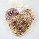 M.Pelczar Chocolatier Serce z białej czekolady dekorowane wiśniami i pistacjami 130g 3