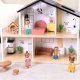 Tooky Toy Drewniany Domek dla Lalek z Akcesoriami i Rodzinką 20 el. (TP548) 4