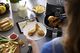 Frytkownica beztłuszczowa Philips Philips HD9741 / 10 Airfryer frytkownica na gorące powietrze (1425 W, bez oleju, 0,8 kg, dla 2-3 osób, wyświetlacz cyfrowy) czarny 5