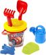 Mochtoys MOCHTOYS Zestaw Letni w Koszyku Konewka Grabki Łopatka Foremka MIX 4