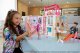 Barbie Kompaktowy domek + lalka (HCD48) 5