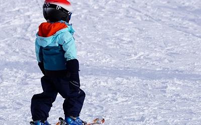 Jak wybrać narty dla dziecka? Które najlepsze?