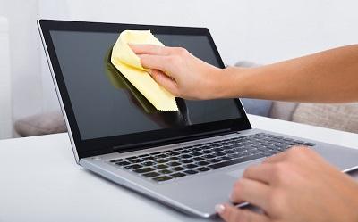 Jak czyścić ekran laptopa?