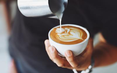 Jak działa zaparzacz do kawy? Jaki wybrać i jak go używać?