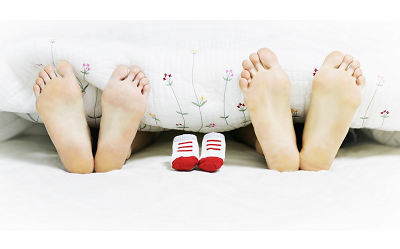 W jakiej pozycji spać w czasie ciąży? Na którym boku lepiej spać?
