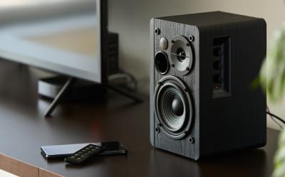 Sprzęt grający do domu – pełny zestaw stereo czy inny rodzaj nagłośnienia?