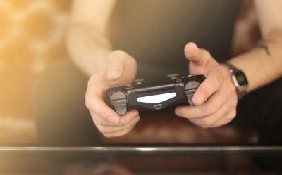 Jak podłączyć pada do PS4 – poradnik krok po kroku