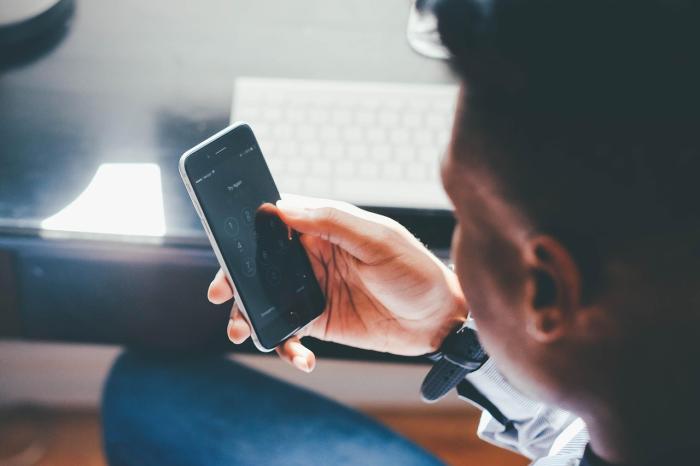 Jak udostępnić ekran z iPhone na TV?