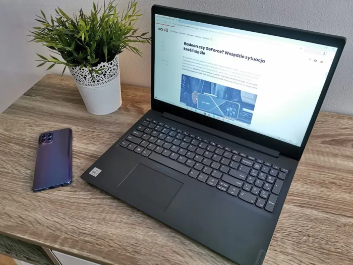 Jak odczytać SMS z telefonu na komputerze? Obsługiwanie SMS-ów przez komputer