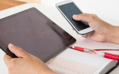 Jak połączyć tablet z telefonem? Instrukcja krok po kroku