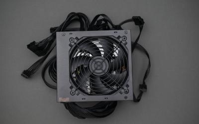 Jak podłączyć zasilacz do płyty głównej i komputera? Instrukcja krok po kroku