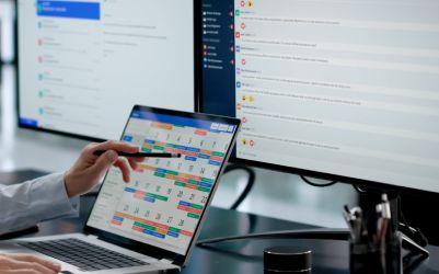 Jaki monitor do laptopa wybrać? Ranking TOP 10 modeli [2026]