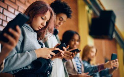 Jaki telefon dla nastolatka? Ranking TOP 5 modeli [2026]